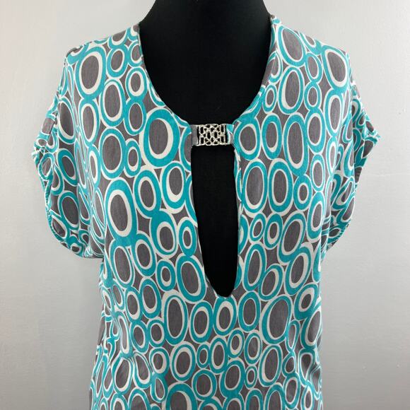 TRINA TURK Turquoise Gray Print Short Sleeve Plunging Neckline Tunic Top Size S - Picture 2 of 8